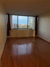 One Bay Club Dr in Queens, NY - Building Photo - Building Photo