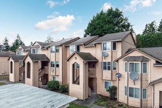 Sunset Square Apartments in Renton, WA - Building Photo - Building Photo