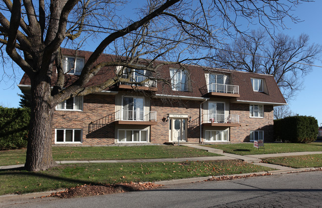 DeGroff Apartments in Grand Ledge, MI - Foto de edificio - Building Photo