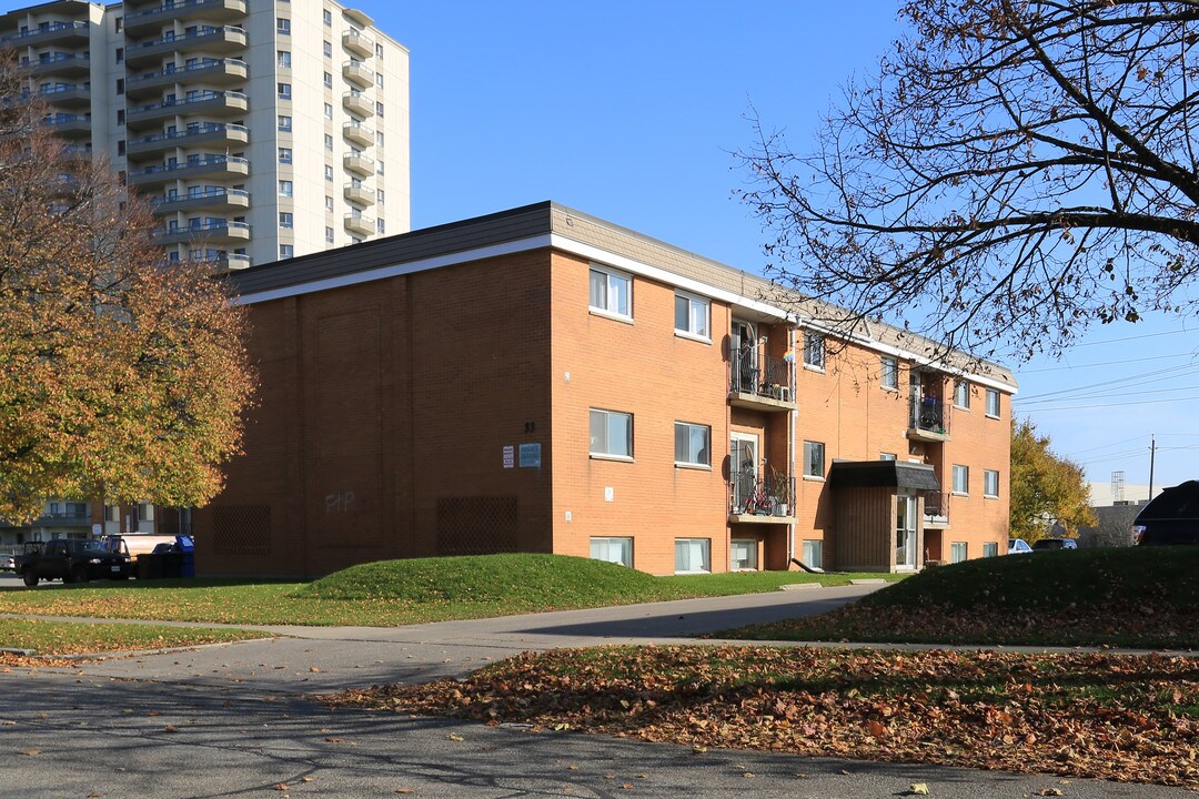 33 Balfour Cres in Kitchener, ON - Building Photo