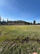 1524 Alves Rd in Weed, CA - Building Photo