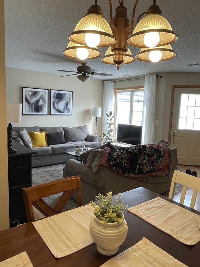 1238 Larkspur Ln in Waconia, MN - Foto de edificio - Building Photo