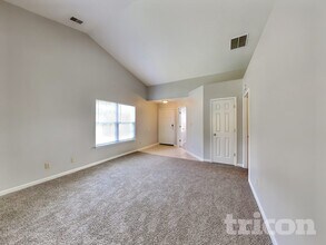 5260 Pin Oak Dr in Indianapolis, IN - Building Photo - Building Photo