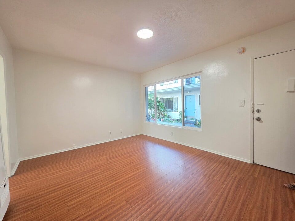 439 S Catalina St in Los Angeles, CA - Foto de edificio