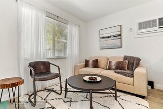 1215 NE 17th Ave, Unit 8 in Fort Lauderdale, FL - Building Photo - Building Photo