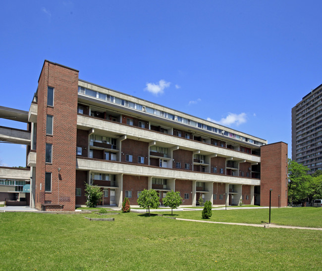 5-55 Sunny Glenway in Toronto, ON - Building Photo - Primary Photo