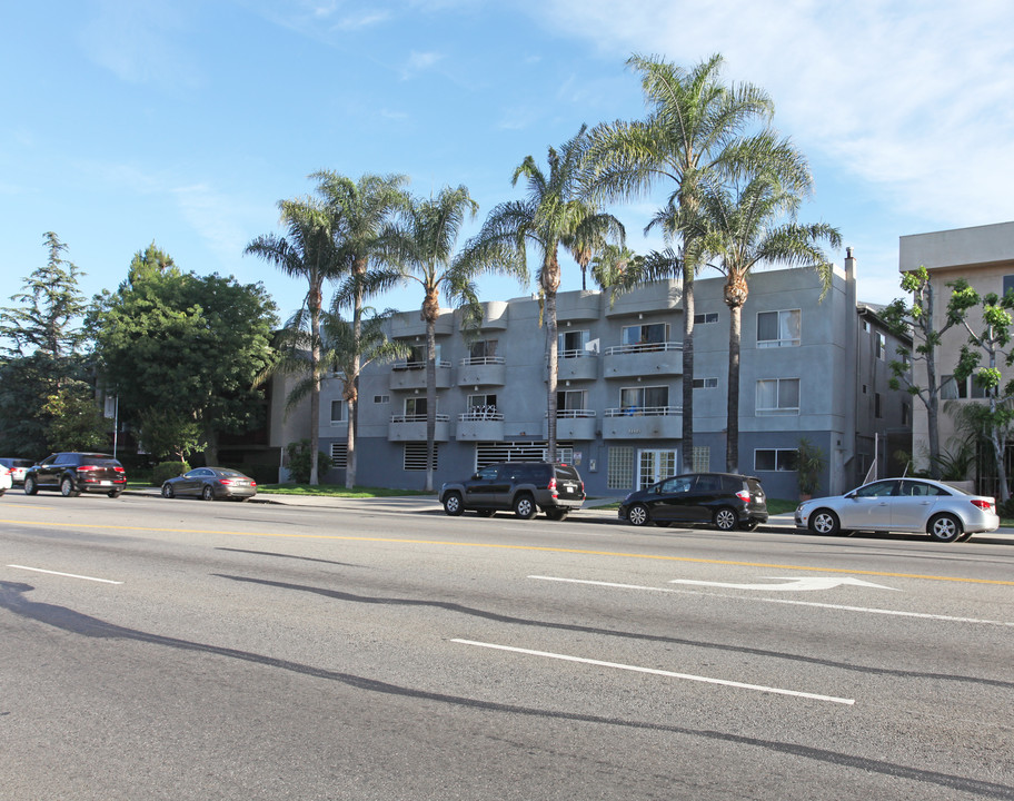 14615 Burbank Blvd in Van Nuys, CA - Building Photo