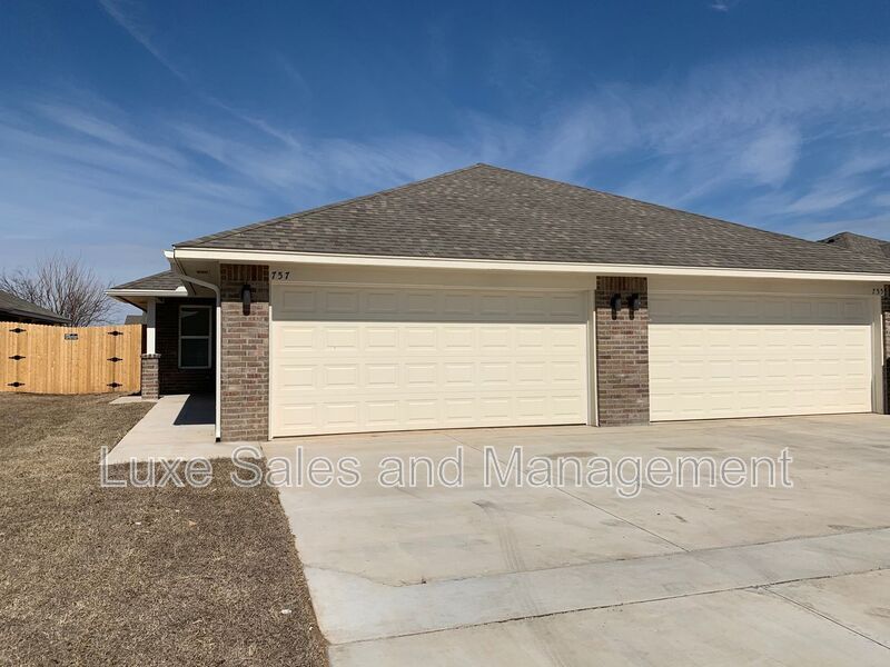 757 SW 13th St in Moore, OK - Building Photo