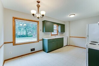 1661 Leone Ave E in St. Paul, MN - Building Photo - Building Photo