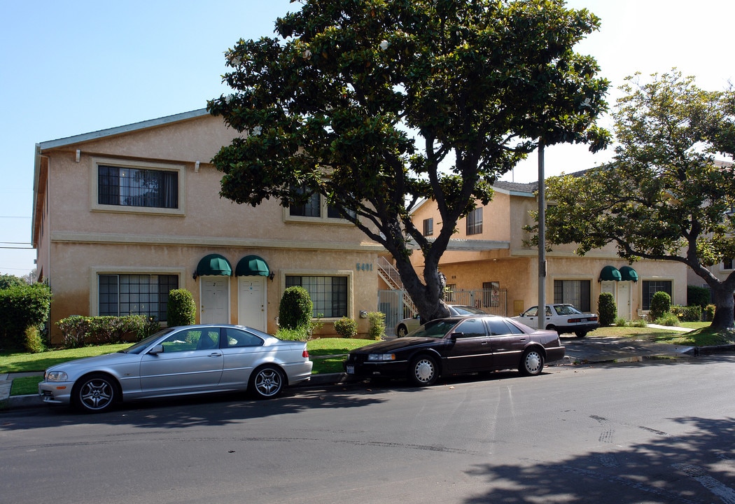 5401 W 99th Pl in Los Angeles, CA - Foto de edificio