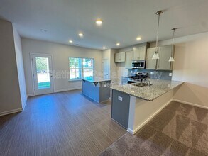 1088 Chastain Dr in Sugar Hill, GA - Building Photo - Building Photo