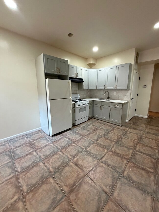 326 Bloomfield Ave