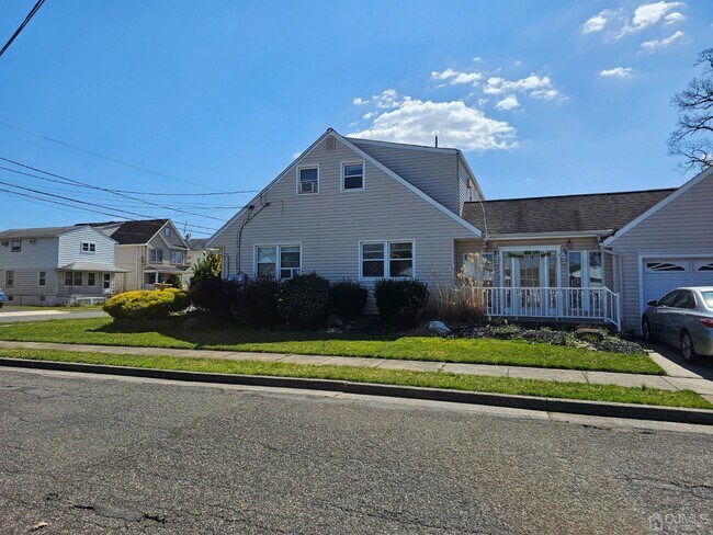 64 Oakland Ave in Edison, NJ - Building Photo - Building Photo