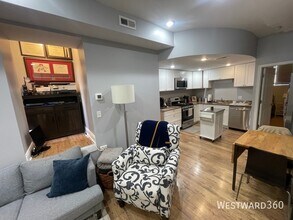 1120 W Addison St in Chicago, IL - Building Photo - Building Photo