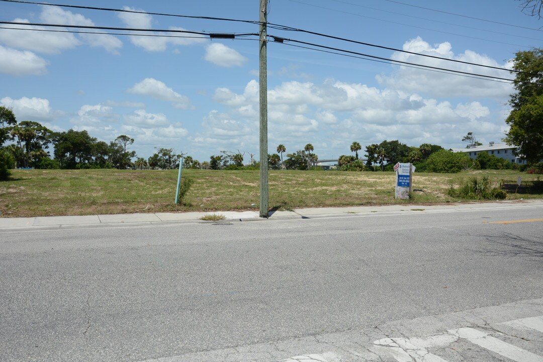 Pier 43 in Daytona Beach, FL - Building Photo