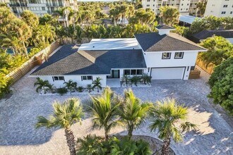 5624 Cape Leyte Dr in Siesta Key, FL - Building Photo - Building Photo