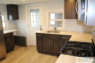 35 Lavern St in Sayreville, NJ - Building Photo - Building Photo