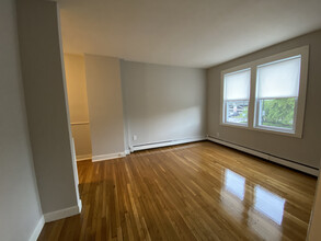 10 Hyde Park Ave, Unit 3 in Boston, MA - Building Photo - Building Photo