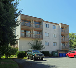 Osterley Court in Victoria, BC - Building Photo - Building Photo