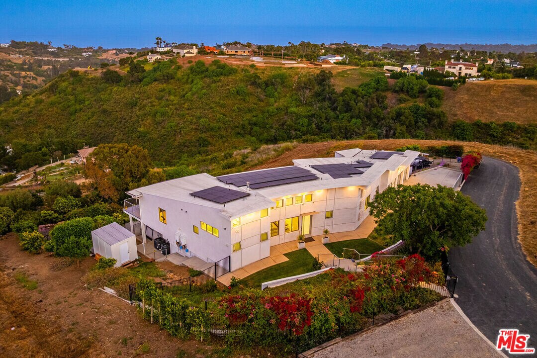 28405 Via Acero in Malibu, CA - Building Photo