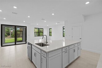 4286 Sonoma Oaks Dr in Naples, FL - Building Photo - Building Photo