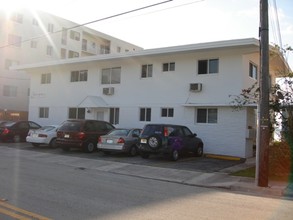 Treasure Bay in Miami Beach, FL - Foto de edificio - Building Photo