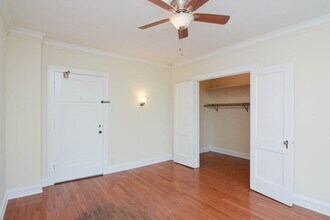 4349 N Damen Ave, Unit 304 in Chicago, IL - Foto de edificio - Building Photo