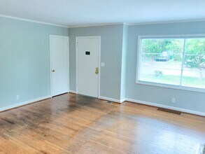 11241 SE Pine Ct in Portland, OR - Building Photo - Building Photo