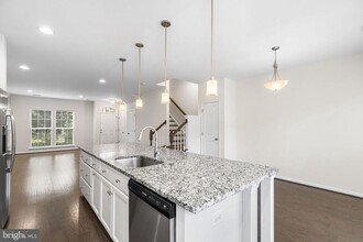 840 Basswood Dr in Stafford, VA - Foto de edificio - Building Photo