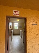 4304 NW 9th Ave in Deerfield Beach, FL - Foto de edificio - Building Photo
