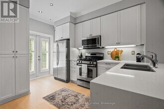 1 Baxter St in Toronto, ON - Building Photo - Building Photo