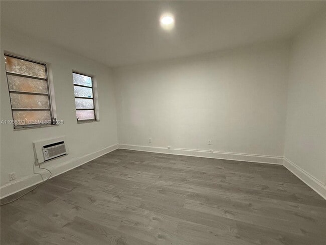 1560 SW 5th St in Miami, FL - Building Photo - Building Photo