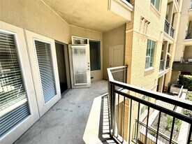 2111 Westheimer Rd in Houston, TX - Building Photo