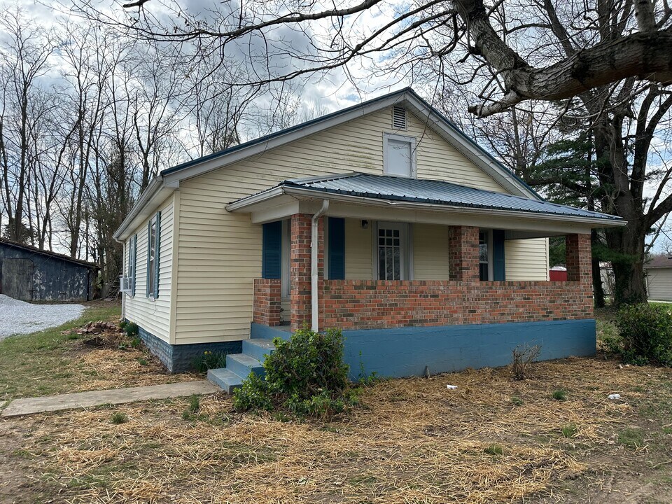 3067 Greensburg Rd in Buffalo, KY - Building Photo