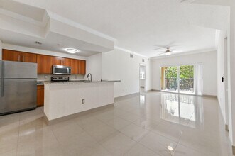 6020 W Sample Rd in Coral Springs, FL - Foto de edificio - Building Photo