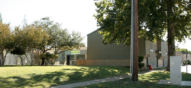 Randolph Plaza in Universal City, TX - Foto de edificio - Building Photo