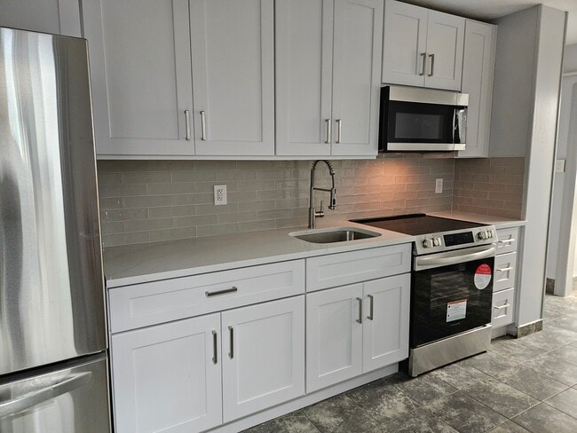 320 W Main St, Unit #1
