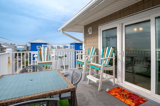 property at 1503 Carolina Beach Ave N