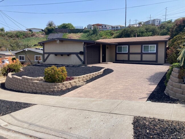 property at 4644 Chateau Pl