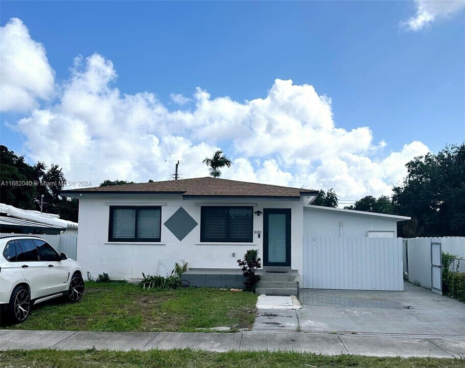 3080 NW 48th Terrace in Miami, FL - Foto de edificio