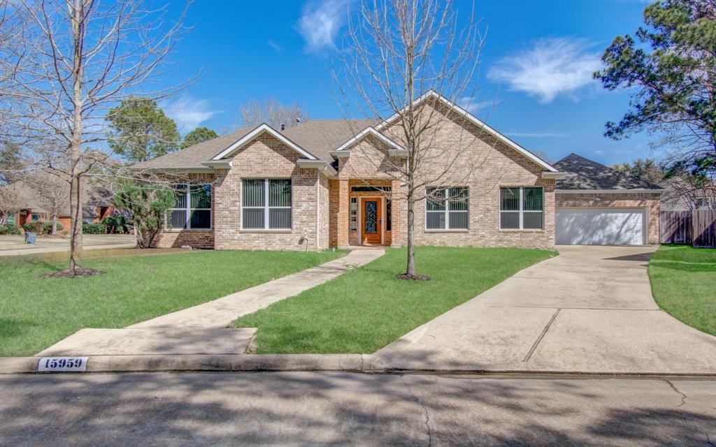 15959 Knolls Lodge Dr in Houston, TX - Building Photo