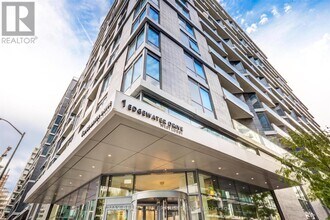1-211 Edgewater Dr in Toronto, ON - Building Photo - Building Photo