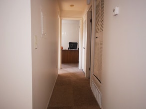 Country Knoll Apartments in Plainwell, MI - Foto de edificio - Building Photo