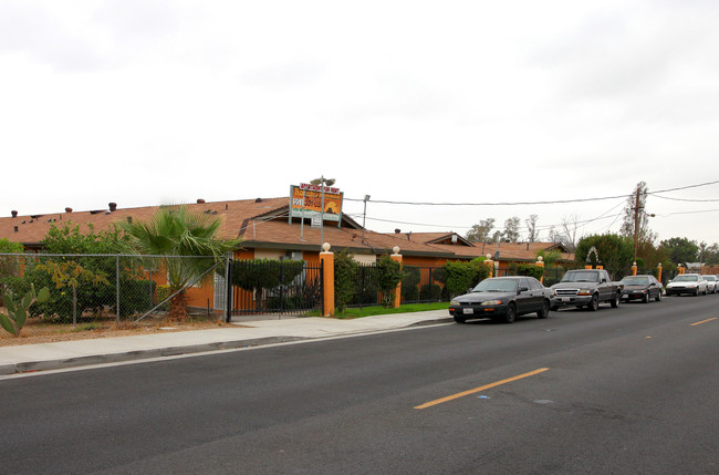 Rancho Posada in Jurupa Valley, CA - Foto de edificio - Building Photo