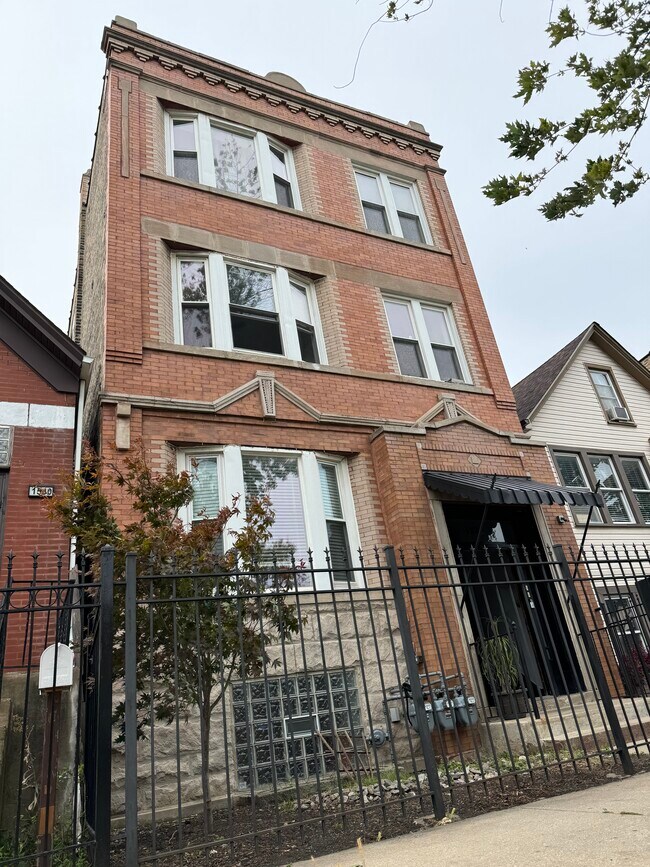 1532 N Harding Ave in Chicago, IL - Building Photo - Building Photo