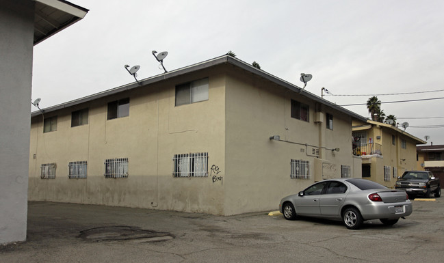 10349 Pradera Ave in Montclair, CA - Foto de edificio - Building Photo