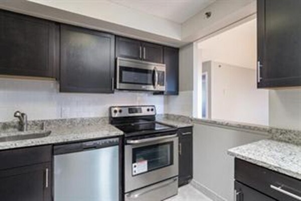 1025 Hancock St in Quincy, MA - Building Photo
