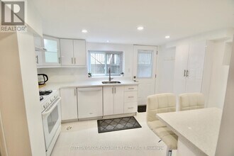 180 Madison Ave in Toronto, ON - Building Photo - Building Photo