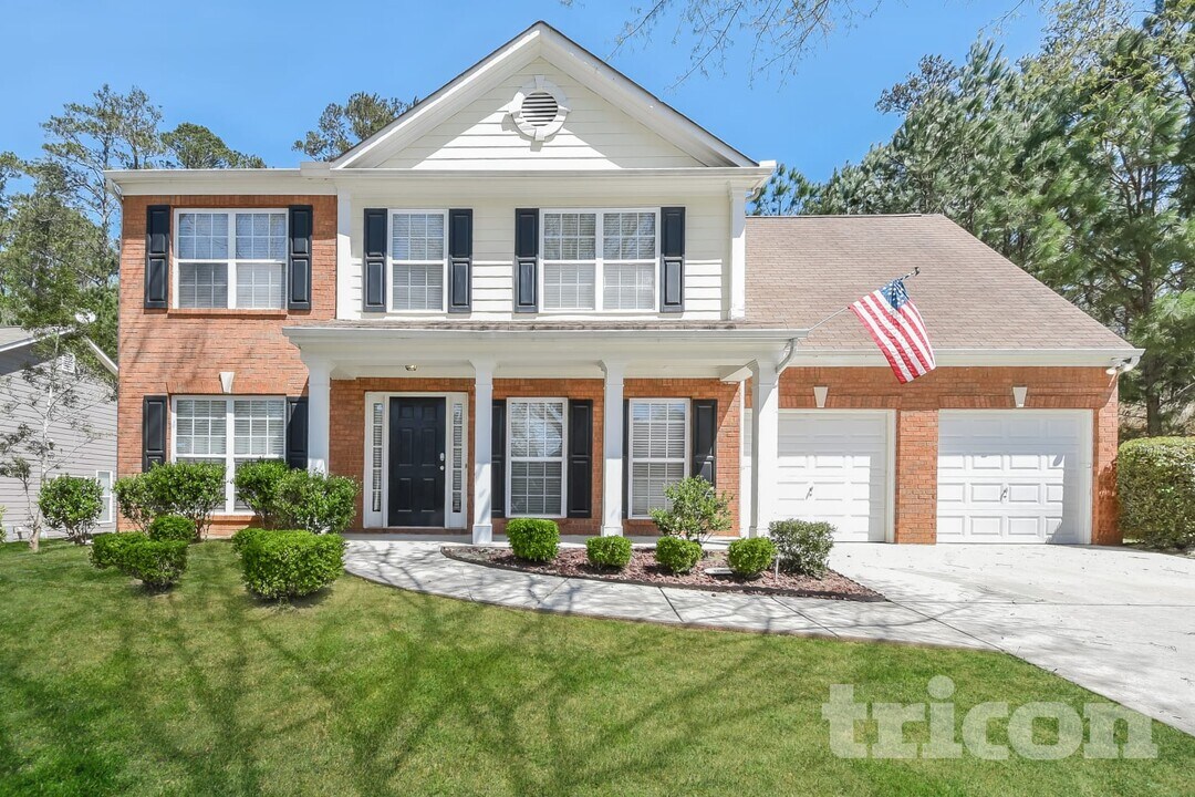 8274 Eastshore Dr in Union City, GA - Building Photo