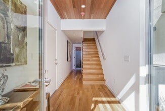 5935 W Parkcrest Pl in Los Angeles, CA - Building Photo - Building Photo